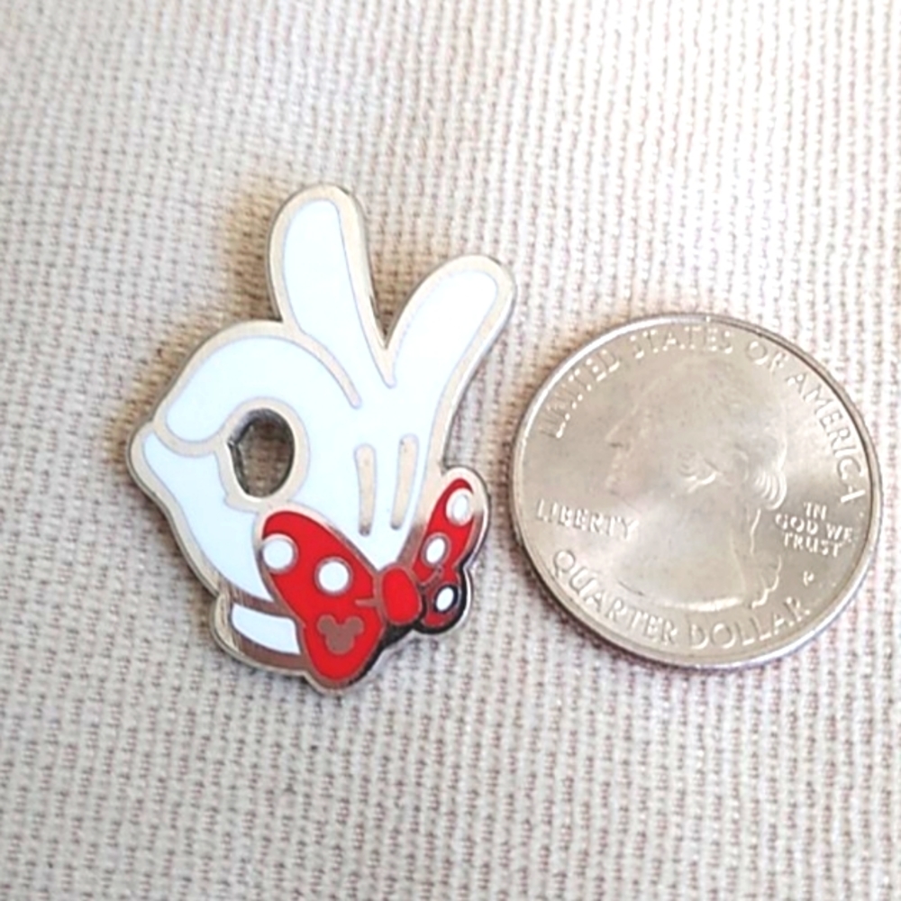 DISNEY MINNIE WHITE GLOVE & RED POLKA DOT BOW - Picture 3 of 5